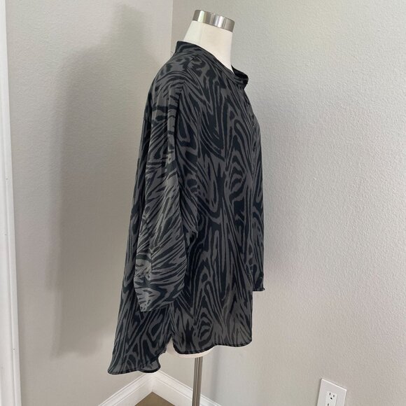 Torrid Womens Plus 2X Gray Black Zebra Print Button Up Blouse 3/4 Sleeve Shirt - Picture 4 of 12